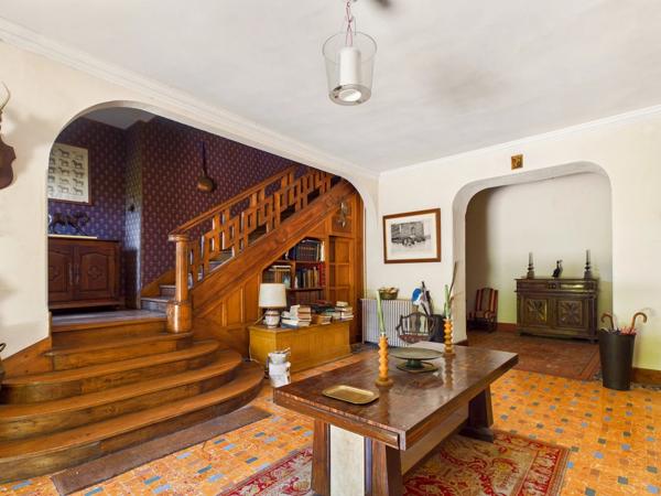 Domaine dans la montagne noire avec Manoir, 4 logements et 10 ha de terrain