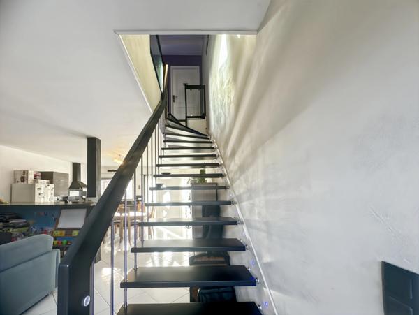 Maison à vendre 3 pièces cour, jardin