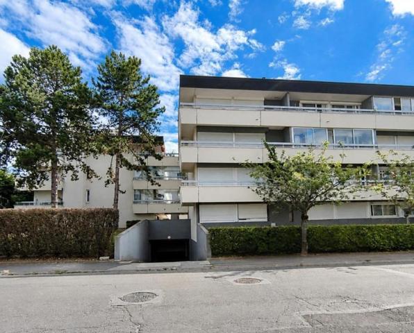 Parking
        
        - 12 m² 15 000 € *