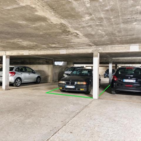 Parking
        
        - 12 m² 15 000 € *