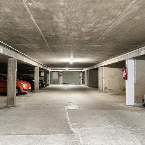 Parking
        
        - 12 m² 15 000 € *