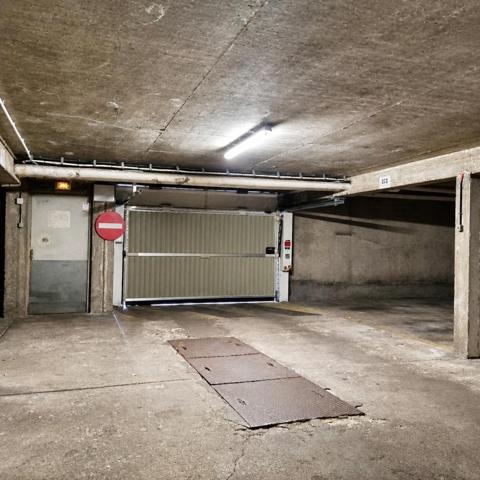 Parking
        
        - 12 m² 15 000 € *