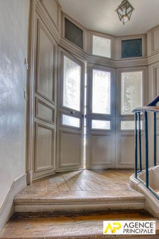 Versailles Notre-Dame Appartement 6 pièces 143.6 m² carrez situé au 2ème étage avec cave et chambre de service €1 345 000 ** - Référence 27828