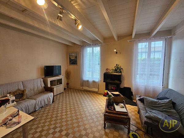 Vente immeuble Saint Sever De Saintonge : 211 000 € - AJP Immobilier Saintes