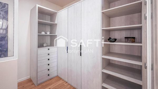 Bel appartement magnifiquement rénové, vue mer en 1er plan.