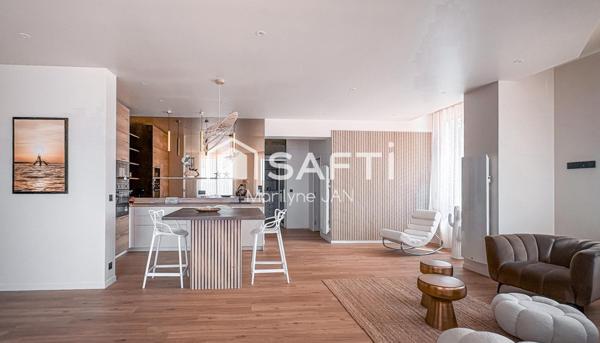 Bel appartement magnifiquement rénové, vue mer en 1er plan.