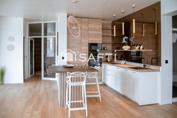 Bel appartement magnifiquement rénové, vue mer en 1er plan.