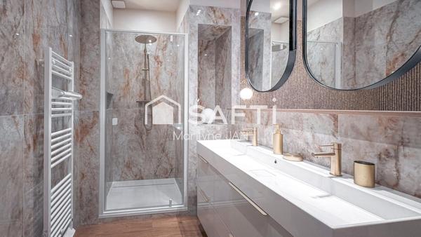 Bel appartement magnifiquement rénové, vue mer en 1er plan.