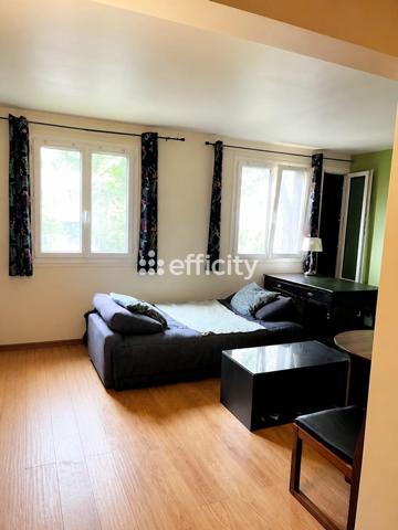 Appartement
         2 pièces
        - 45 m² 340 000 € *