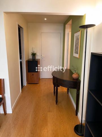 Appartement
         2 pièces
        - 45 m² 340 000 € *