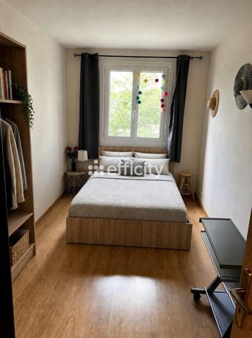 Appartement
         2 pièces
        - 45 m² 340 000 € *