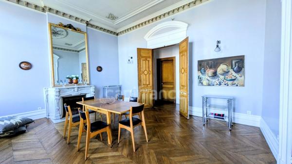 Appartement, 5 pièces avec terrasse et cave,3 chambres.