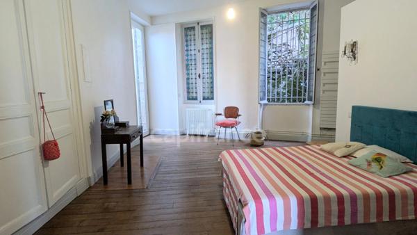 Appartement, 5 pièces avec terrasse et cave,3 chambres.