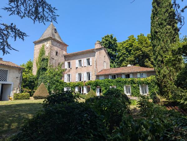 Manoir du XVIIe siècle sur 14500 m² de terrain Saint girons