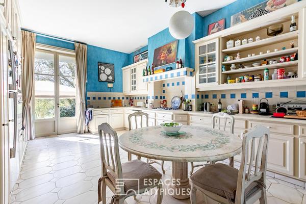 Elégante demeure XIXème en briques et pierres dans un cadre enchanteur avec vue