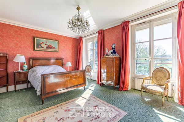 Elégante demeure XIXème en briques et pierres dans un cadre enchanteur avec vue