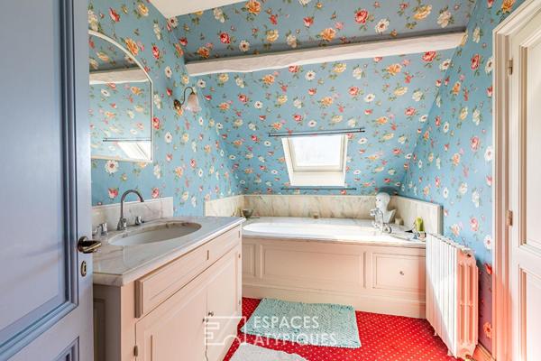 Elégante demeure XIXème en briques et pierres dans un cadre enchanteur avec vue