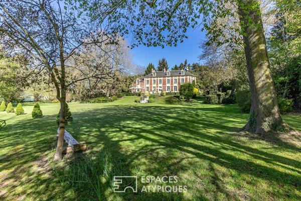 Elégante demeure XIXème en briques et pierres dans un cadre enchanteur avec vue
