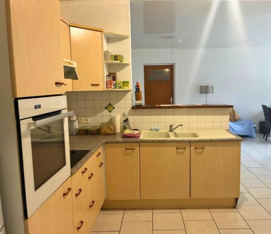 T3 – 69 m² + 70 m² de garages – Cour privative