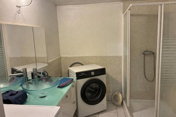 T3 – 69 m² + 70 m² de garages – Cour privative