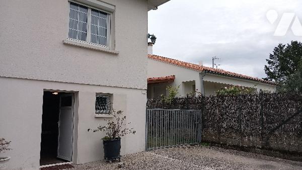 Une maison d'habitation.