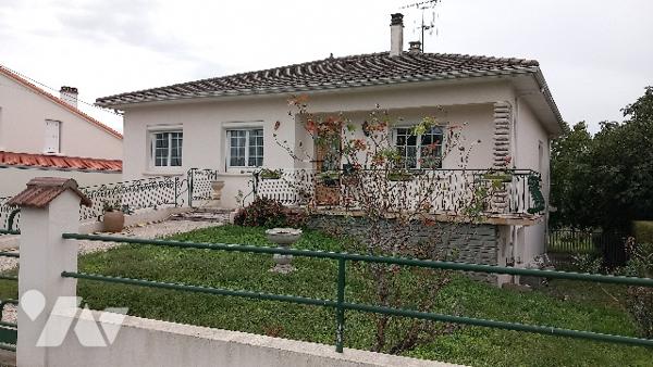 Une maison d'habitation.