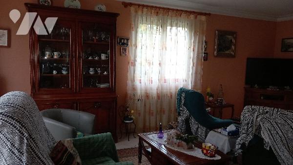 Une maison d'habitation.