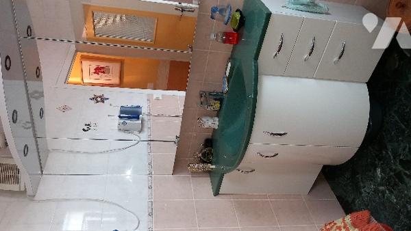 Une maison d'habitation.