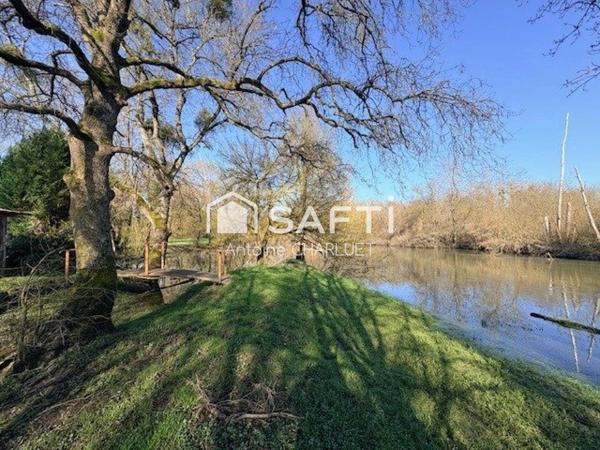 Terrain de 8488 m² accolé à la rivière de l'indre - idéale pour un coin de pêche
