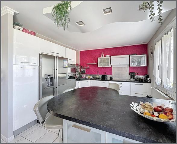 Grand terrain et dépendances pour cette maison