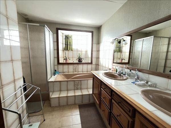 Maison à vendre |  Châteaubernard |  4 pièces | 110 m²