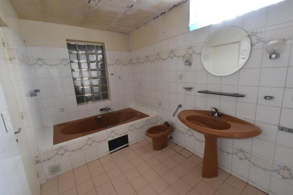 A découvrir au coeur du beaujolais maison de village à rénover idéal pour une famille avec ses grands volumes