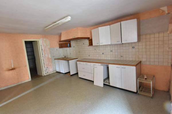 A découvrir au coeur du beaujolais maison de village à rénover idéal pour une famille avec ses grands volumes