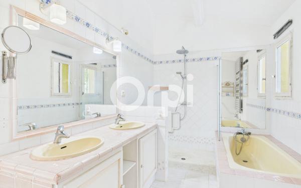 Maison à vendre    6 pièces •  Callian