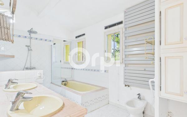 Maison à vendre    6 pièces •  Callian