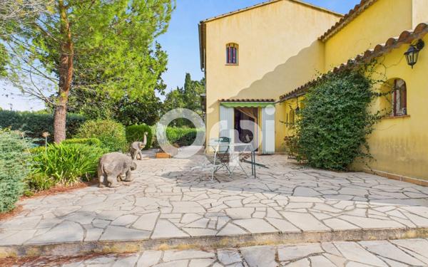 Maison à vendre    6 pièces •  Callian