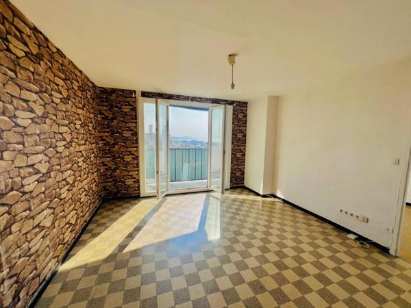 Appartement T4 avec cave et belle vue mer