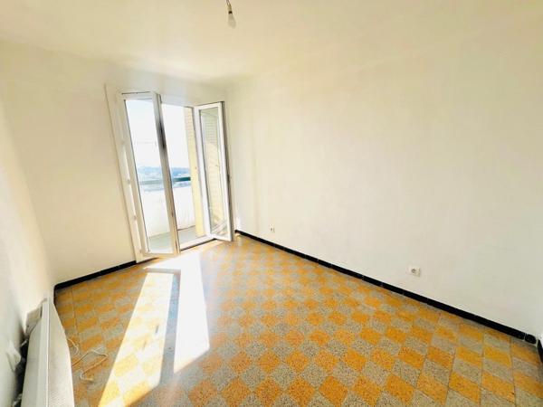 Appartement T4 avec cave et belle vue mer