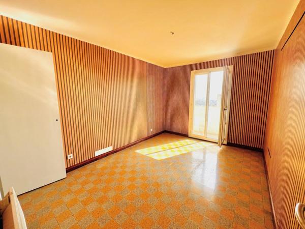 Appartement T4 avec cave et belle vue mer