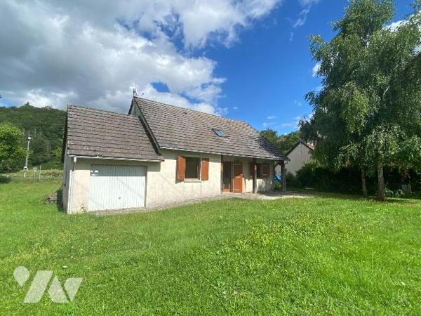 A vendre à Sauvat (CANTAL) dans un lotissement calme et verdoyant, un pavillon dont l'aménageme...