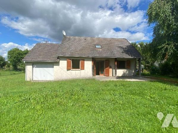 A vendre à Sauvat (CANTAL) dans un lotissement calme et verdoyant, un pavillon dont l'aménageme...