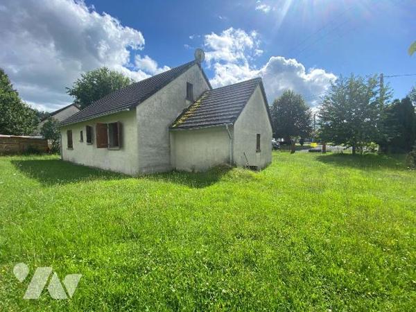A vendre à Sauvat (CANTAL) dans un lotissement calme et verdoyant, un pavillon dont l'aménageme...
