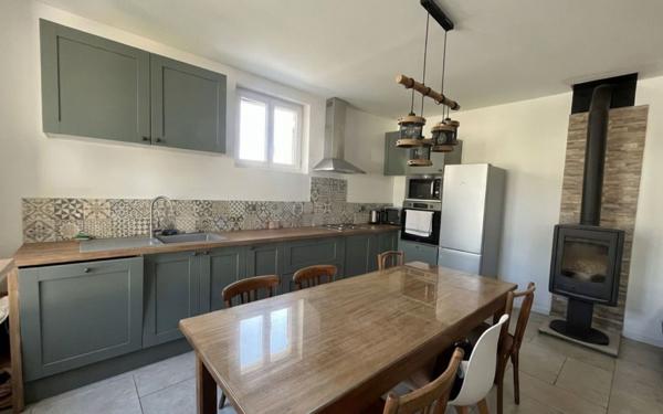 Maison à vendre    2 pièces •  Saintes