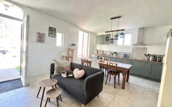 Maison à vendre    2 pièces •  Saintes