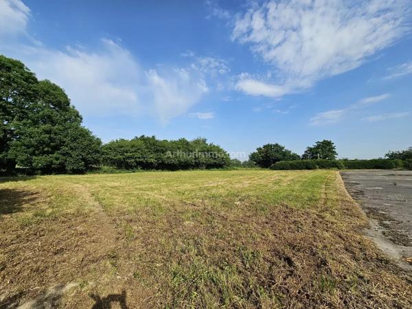 Vente                                                      Maison
                        
                     5 pièces                      111 m2                     à Saint-Péver