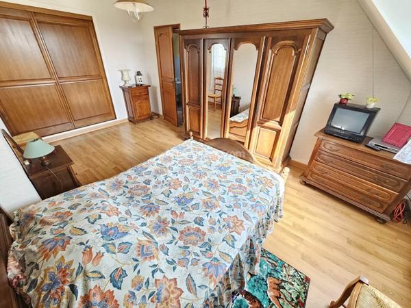 Vente                                                      Maison
                        
                     5 pièces                      111 m2                     à Saint-Péver