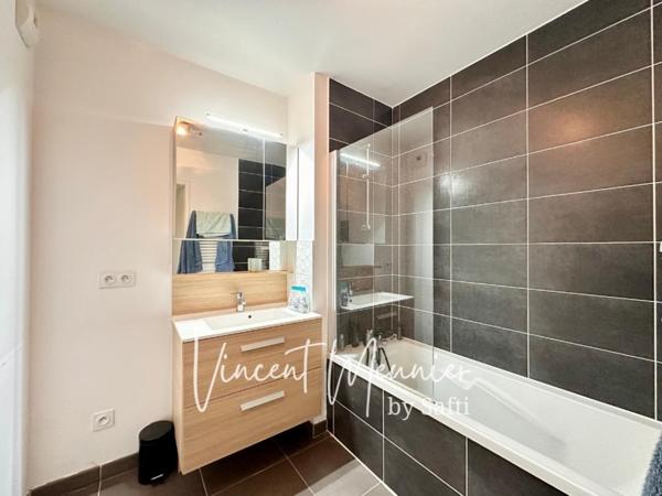 T3 loué Meublé / terrasse 14 m2 et Garage