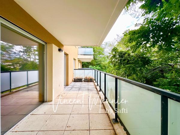 T3 loué Meublé / terrasse 14 m2 et Garage