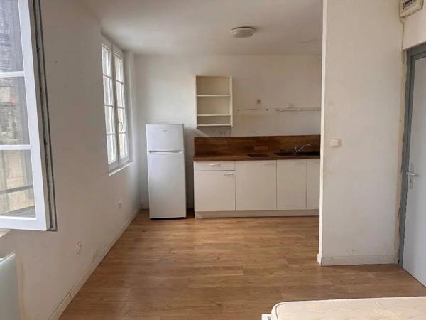 Location                                                      Appartement
                        
                     1 pièces                      21 m2                     à Niort