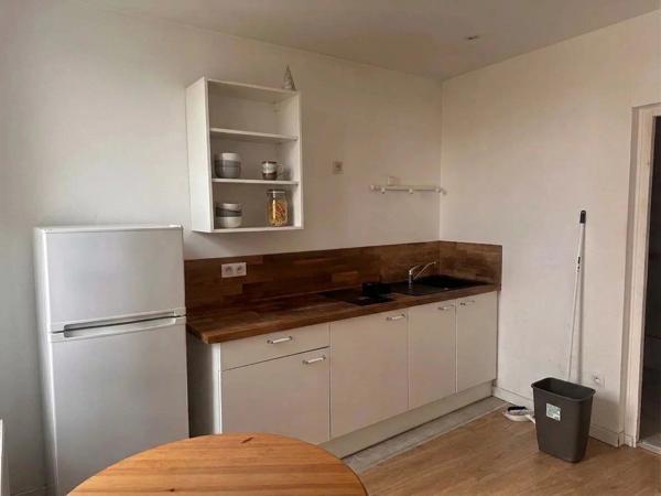Location                                                      Appartement
                        
                     1 pièces                      21 m2                     à Niort